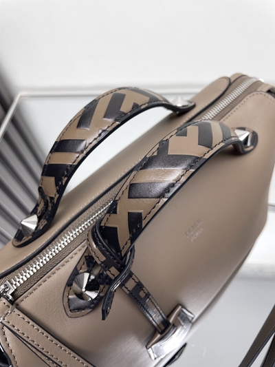 フェンディバッグ側面デザイン